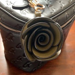 NWT. Fashion rose purse/keychain clip